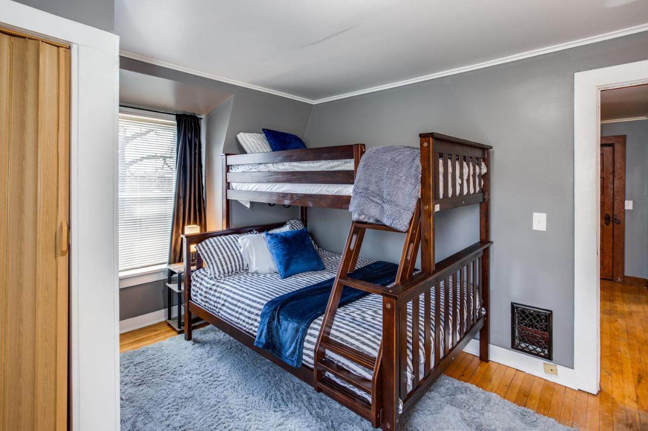 Spacious Home With In-Unit Laundry, Parking, 1Gb Wifi, & Patio Deck Rochester Exteriér fotografie