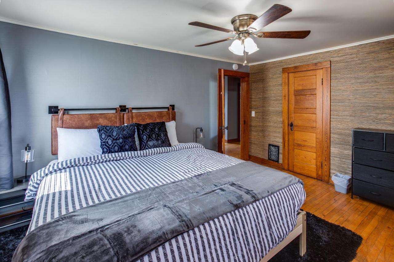 Spacious Home With In-Unit Laundry, Parking, 1Gb Wifi, & Patio Deck Rochester Exteriér fotografie