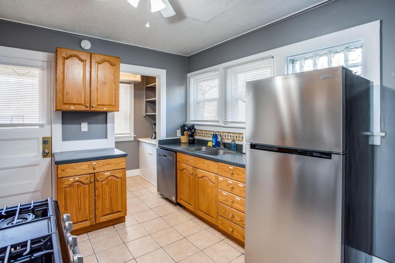 Spacious Home With In-Unit Laundry, Parking, 1Gb Wifi, & Patio Deck Rochester Exteriér fotografie